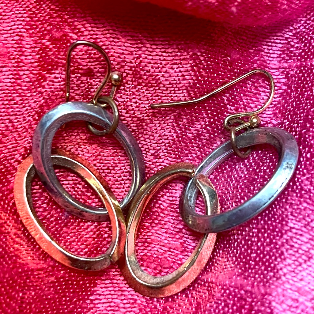 Two-Tone Oval Link Earrings 8$
